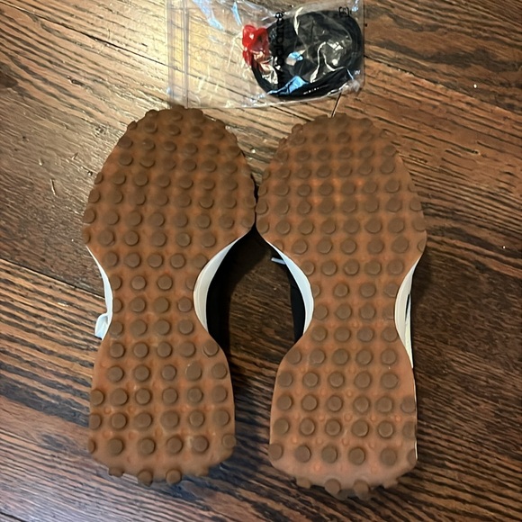 New Balance 327 women’s size 7 - Picture 2 of 5